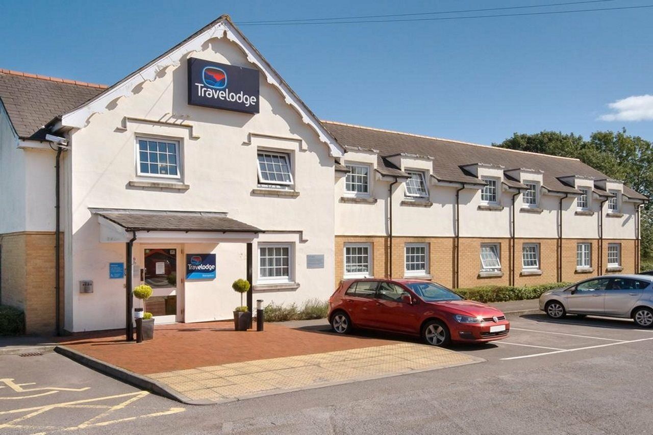 Travelodge Cardiff Airport Bagian luar foto